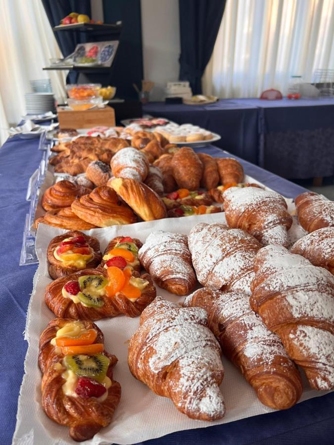 G&D Hotel Deanna Pool&Brunch Milano Marittima Exteriör bild