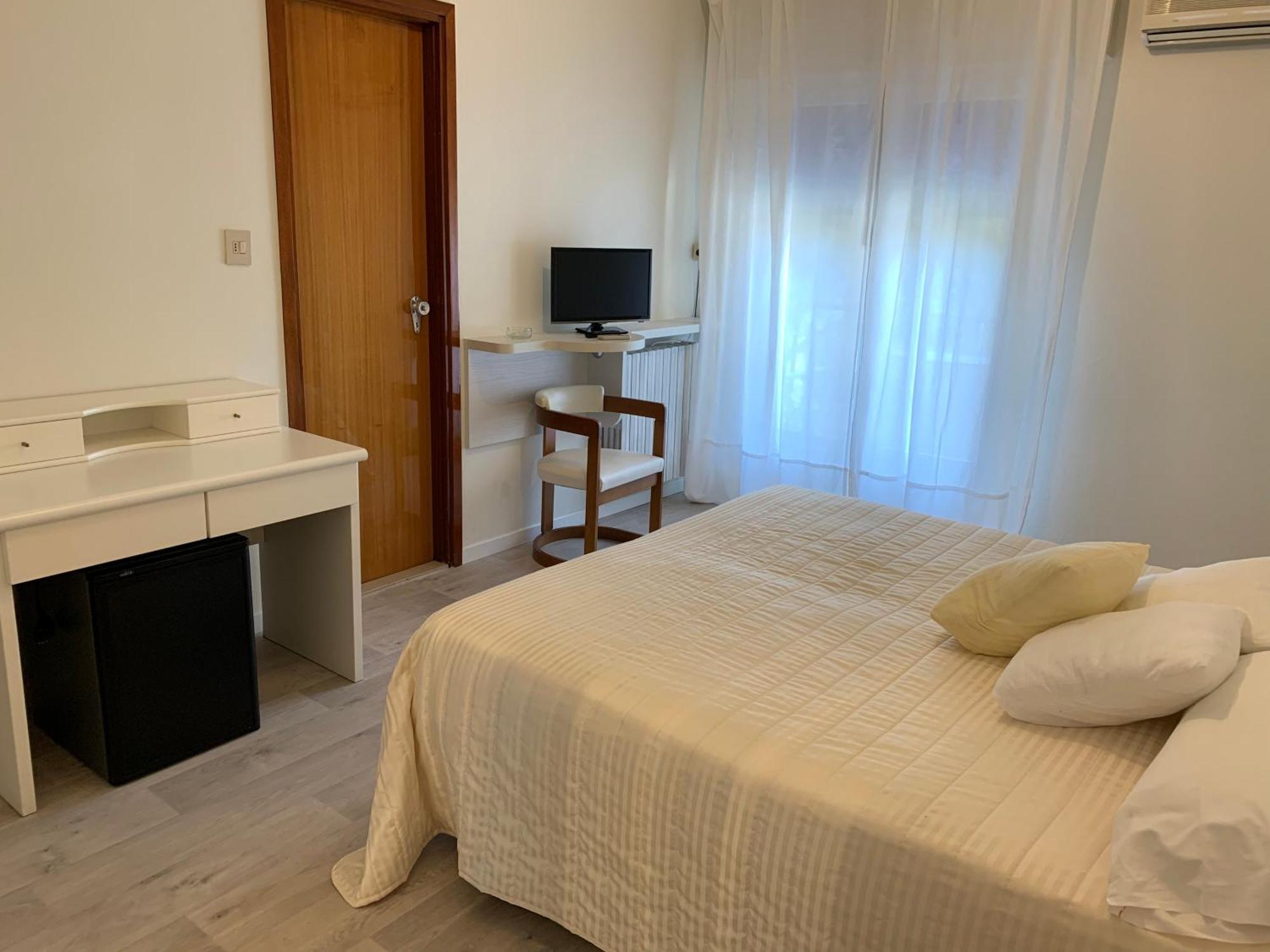 G&D Hotel Deanna Pool&Brunch Milano Marittima Rum bild